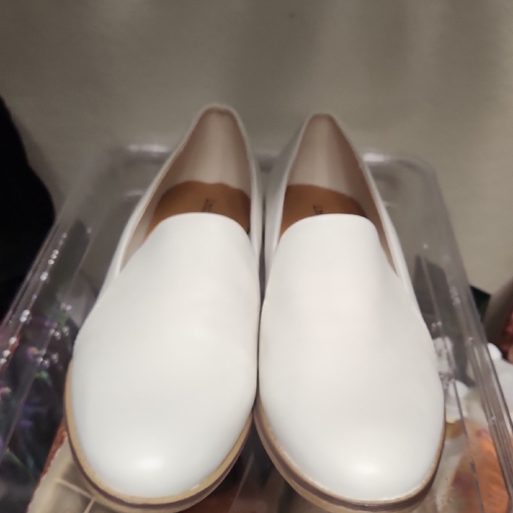 Indigo Women's White Flats - Picture 3 of 5